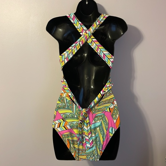 Trina Turk Tuvalu One Piece Swimsuit in Flamingo size 4 - Picture 6 of 15